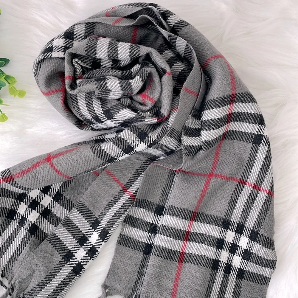 Burberrys Gray 100% Lambswool‎ Scarf
